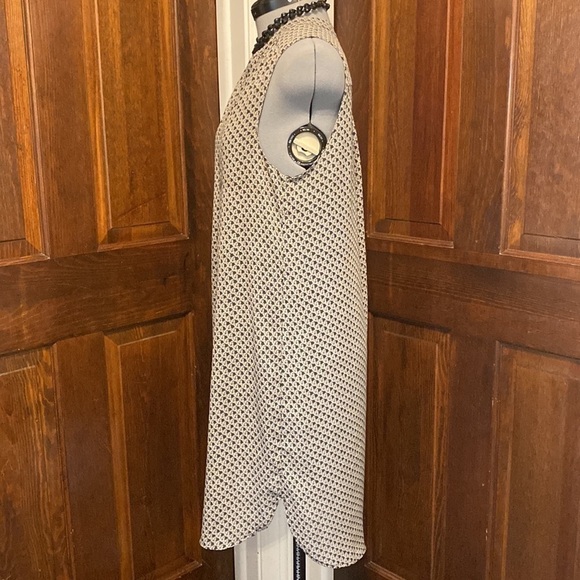 H & M V-Neck Sleeveless Dress - Picture 4 of 6